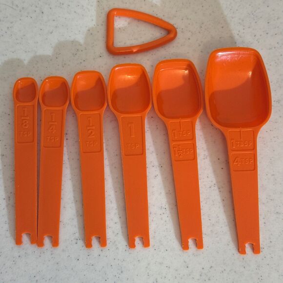 Vintage Tupperware 6 Nesting Measuring Spoons Set Plus D Ring Orange - Picture 1 of 6